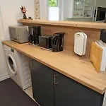 Blockhaus Mit Grosser Ueberdachter Terrasse