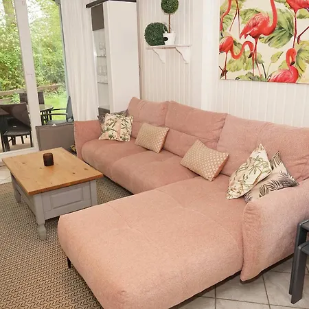 Blockhaus Mit Grosser Ueberdachter Terrasse