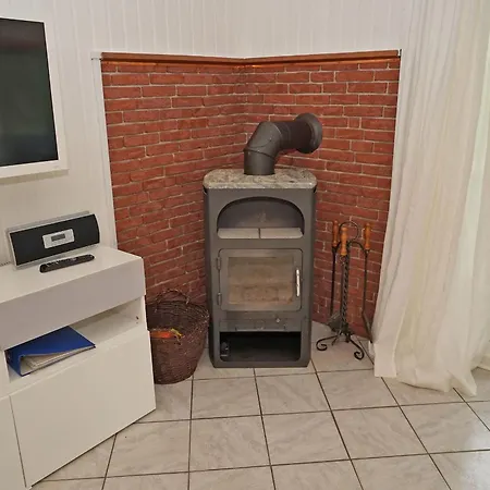 Semesterbostad Blockhaus Mit Grosser Ueberdachter Terrasse Damp