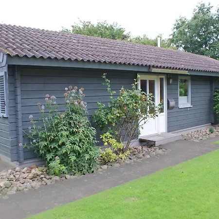Blockhaus Mit Grosser Ueberdachter Terrasse Feriehus