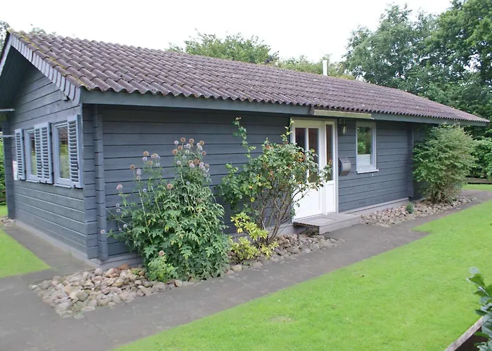 Blockhaus Mit Grosser Ueberdachter Terrasse Vakantiehuis